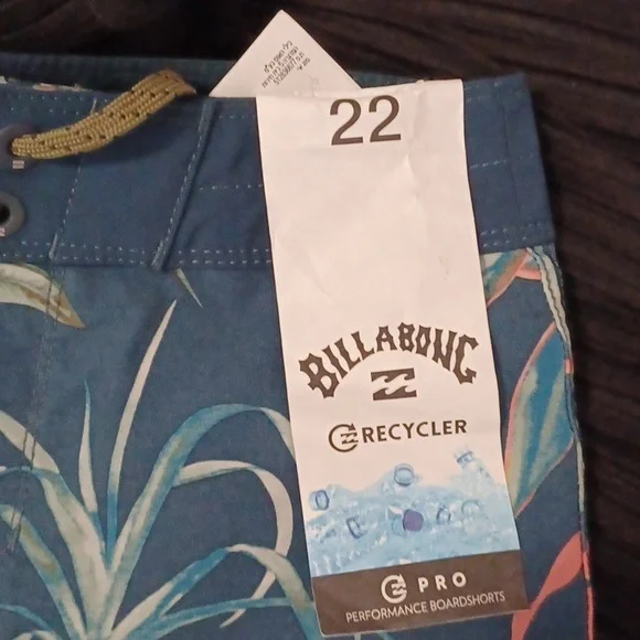 NWT Billabong Hybrid Boys Shorts Tropical Floral Print Sz.22 (Waist) - Picture 3 of 4